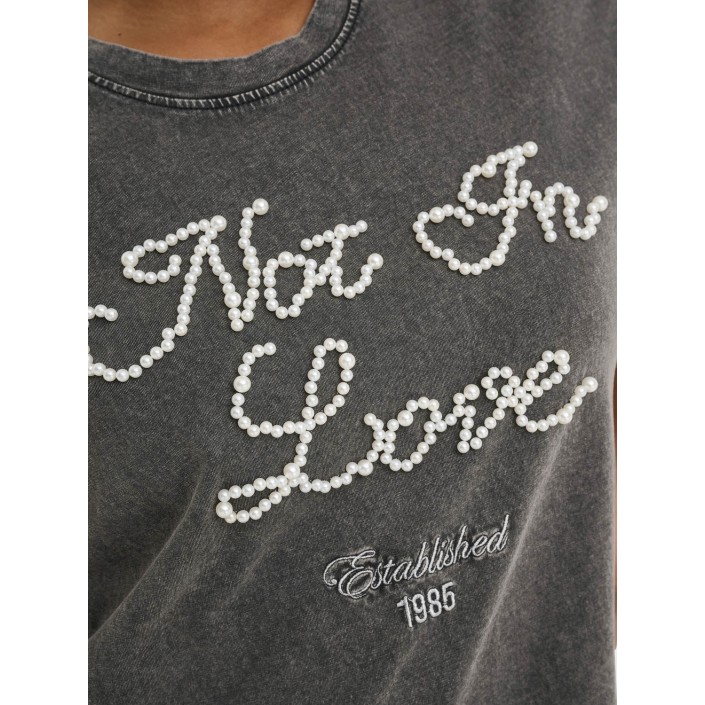 Carmakoma CARTULINA S/S PEARL EMB. TOP BOX JR: Black/Not in love front+ detail | Freewear CARTULINA S/S PEARL EMB. TOP BOX JR: - www.freewear.nl - Freewear