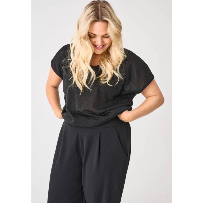 Carmakoma CARSILVERY S/S V NECK LUREX TOP JRS: Black | Freewear CARSILVERY S/S V NECK LUREX TOP JRS: - www.freewear.nl - Freewear