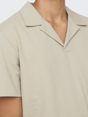 ONLY&SONS ONSKIAN REG SEERSUCKER RESORT POLO Silver Lining | Freewear ONSKIAN REG SEERSUCKER RESORT POLO - www.freewear.nl - Freewear