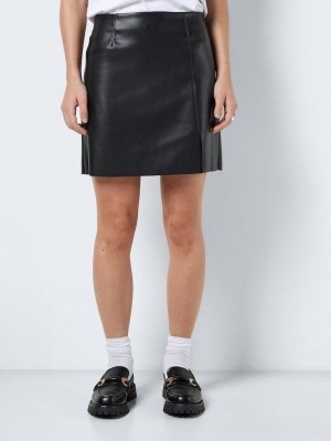 Noisy May NMCLARA PENNY PU HW SLIT SKIRT NOOS Black | Freewear NMCLARA PENNY PU HW SLIT SKIRT NOOS - www.freewear.nl - Freewear