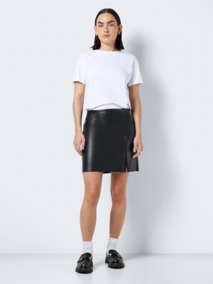 Noisy May NMCLARA PENNY PU HW SLIT SKIRT NOOS Black | Freewear NMCLARA PENNY PU HW SLIT SKIRT NOOS - www.freewear.nl - Freewear