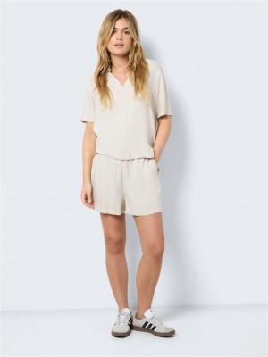 Noisy May NMLEILANI HW SHORTS WVN NOOS Natural | Freewear NMLEILANI HW SHORTS WVN NOOS - www.freewear.nl - Freewear