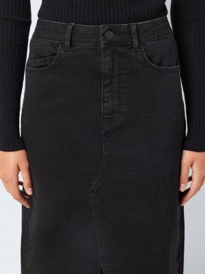 Noisy May NMKATH NW SLIT MIDI SKIRT VI478BL N: Black Denim | Freewear NMKATH NW SLIT MIDI SKIRT VI478BL N: - www.freewear.nl - Freewear
