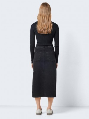Noisy May NMKATH NW SLIT MIDI SKIRT VI478BL N: Black Denim | Freewear NMKATH NW SLIT MIDI SKIRT VI478BL N: - www.freewear.nl - Freewear