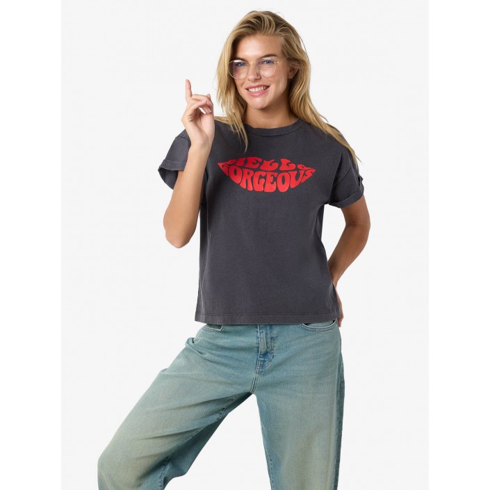 Noisy May NMBOHDI GABY S/S WASHED T-SHIRT JRS: Obsidian/TOMATO LIPS | Freewear NMBOHDI GABY S/S WASHED T-SHIRT JRS: - www.freewear.nl - Freewear