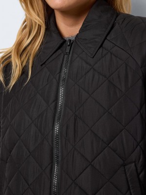 Noisy May NMGILLY QUILTED JACKET FWD DD Black/W/O NM LOGO | Freewear NMGILLY QUILTED JACKET FWD DD - www.freewear.nl - Freewear