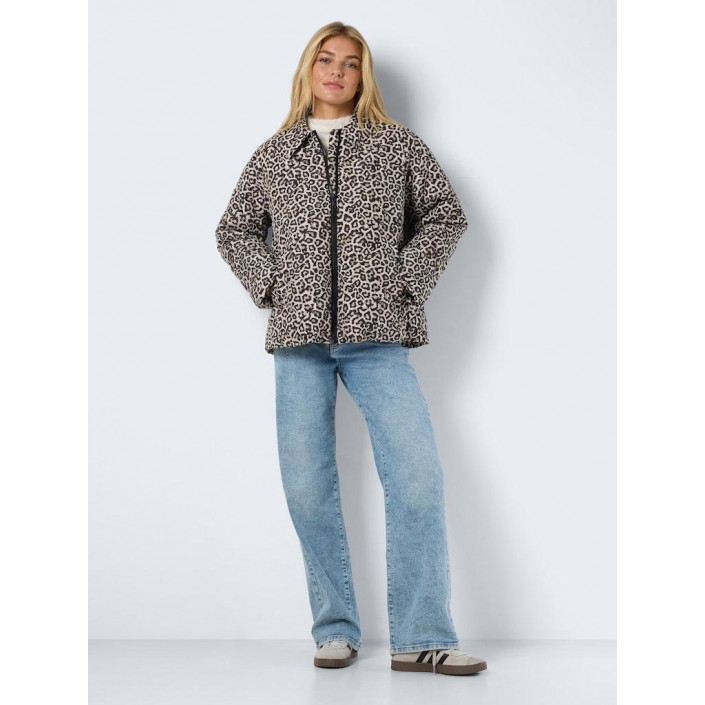 Noisy May NMGILLY QUILTED JACKET FWD DD Mocha Bisque/LEO | Freewear NMGILLY QUILTED JACKET FWD DD - www.freewear.nl - Freewear