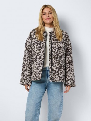 Noisy May NMGILLY QUILTED JACKET FWD DD Mocha Bisque/LEO | Freewear NMGILLY QUILTED JACKET FWD DD - www.freewear.nl - Freewear