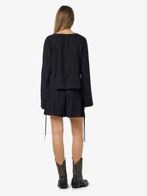 Noisy May NMLEILANI L/S V-NECK TIE BLOUSE WVN Black | Freewear NMLEILANI L/S V-NECK TIE BLOUSE WVN - www.freewear.nl - Freewear