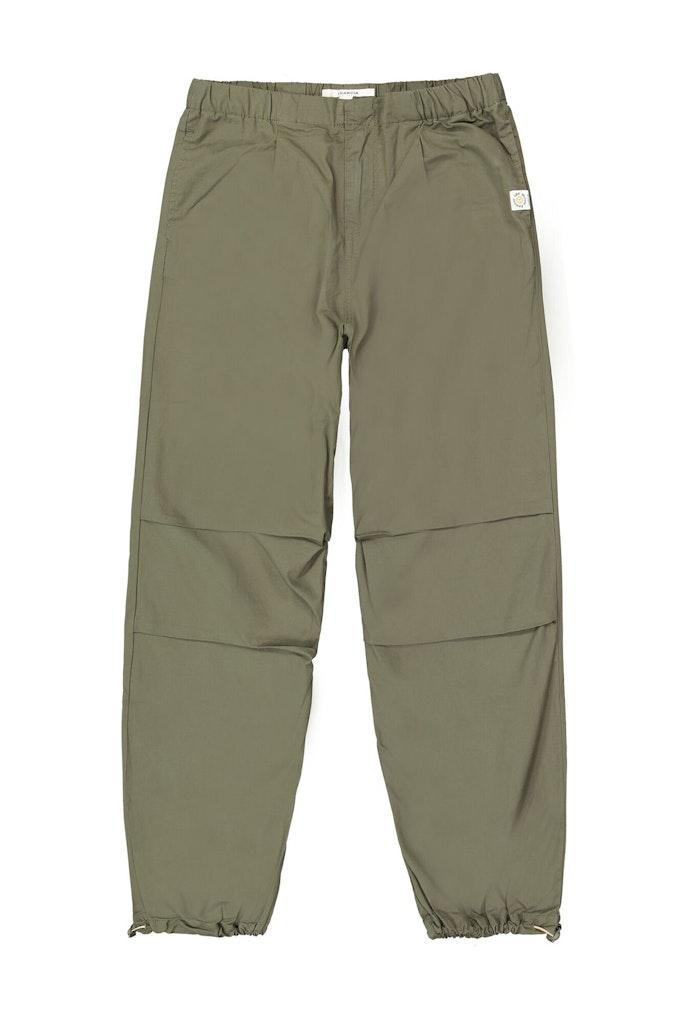 Groene parachute broek
