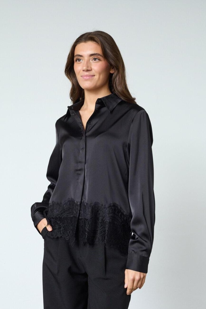 Sisters Point Vocal Blouse black