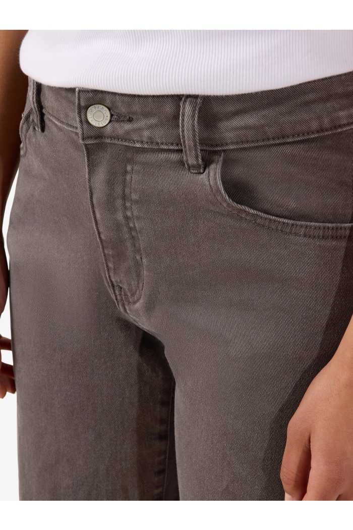 Noisy May NMYOLANDA MW STRAIGHT JEANS COLORED: chocolate brown