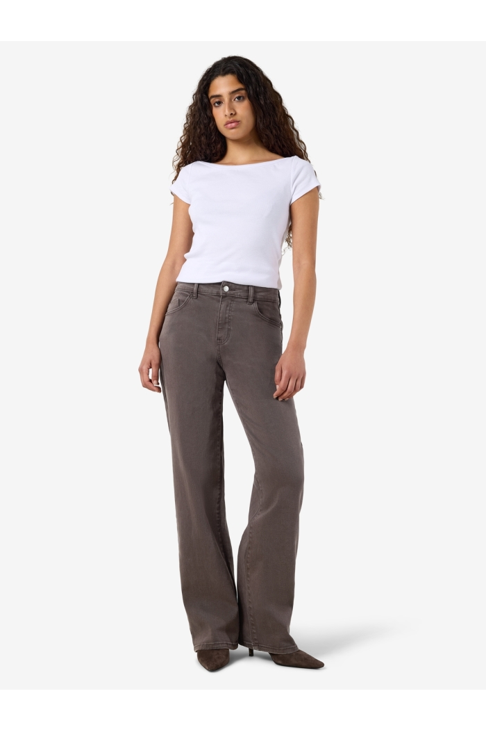 Noisy May NMYOLANDA MW STRAIGHT JEANS COLORED: chocolate brown