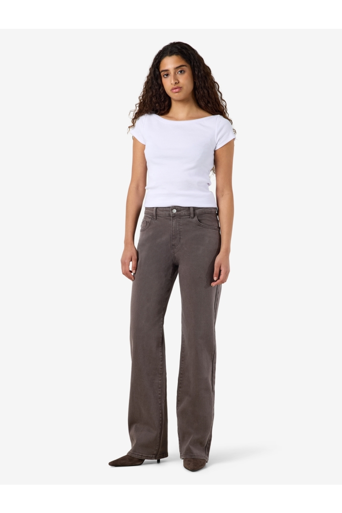 Noisy May NMYOLANDA MW STRAIGHT JEANS COLORED: chocolate brown