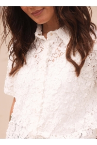 Yest Kendra off white