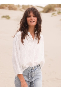 Yest Kelis off white