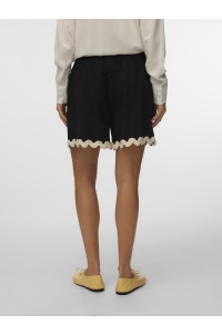 Vero Moda VMJENNA M/W SHORTS WVN BTQ GA black/birch scallop edges