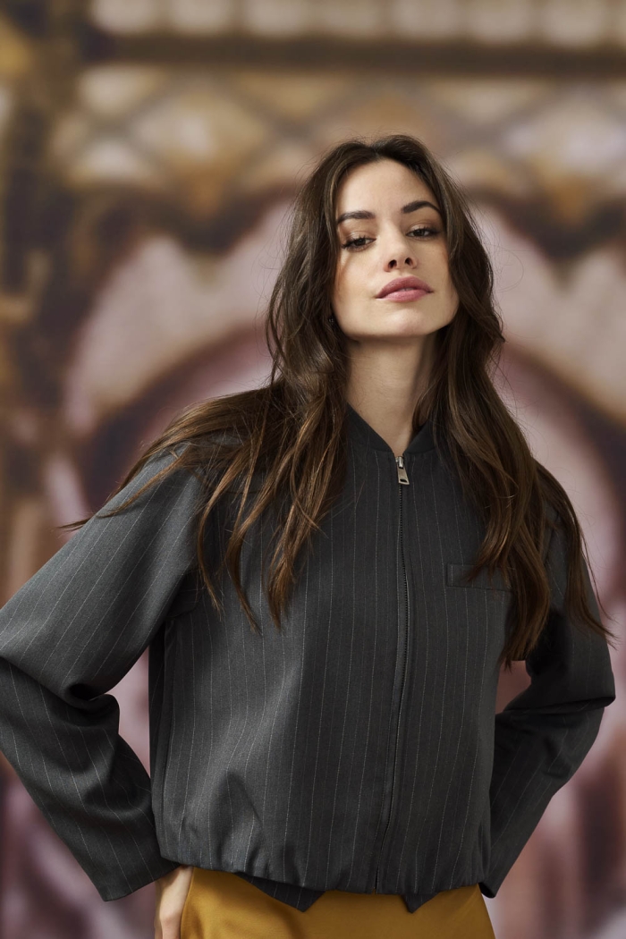 ONLY ONLAGGIE LIFE L/S PINSTRIPE BOMBER : dark grey melange/white pinstrip