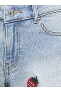 ONLY KOGROBYN EX VINTAGE BERRY DNM SHORT: light blue denim/strawberry embr