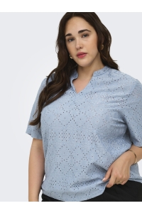 Carmakoma CARHELLEN S/S V-NECK BLOUSE JRS faded denim