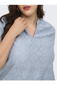 Carmakoma CARHELLEN S/S V-NECK BLOUSE JRS faded denim