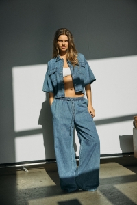 Noisy May NMENZA S/S REG CROP SHIRT MG004MB N: medium blue denim