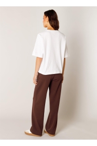 Base Level Noa white