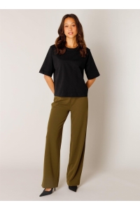 Base Level Noa black