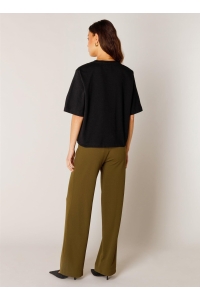 Base Level Noa black